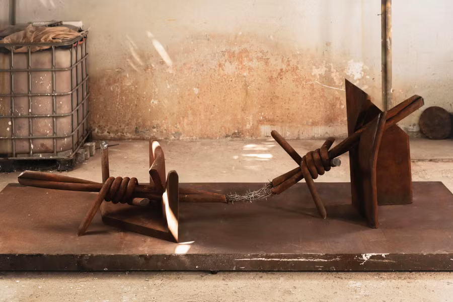 No limitations V - Welded iron, aluminum 90 x 90 x 300cm (Hoang Tuong Minh).gallery halkhata
