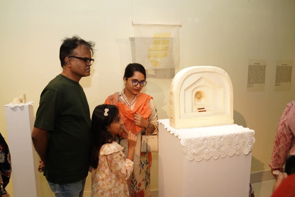 Visitor in gallery, Photo: Collected