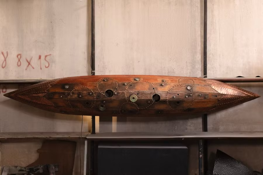 Sediment III - Wood, copper, scrap metal 35 x 60 x 350cm (Bui Hai Son). gallery halkhata