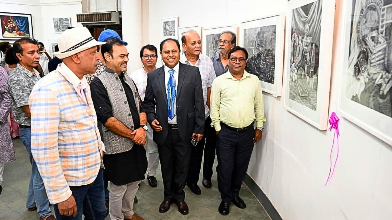 Annual Exhibition of the Department of Drawing and Painting Opens at Dhaka University_gallery halkhata2