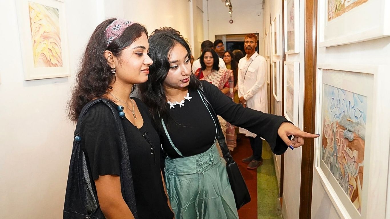 Realms of Curiosity Seeing the Familiar World Anew গ্যালারি হালখাতা